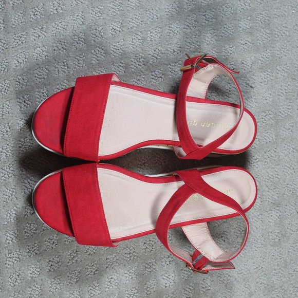 Steve Madden "Sabrina" Size 7.5M Red Suede Platform Sandals - Picture 3 of 7
